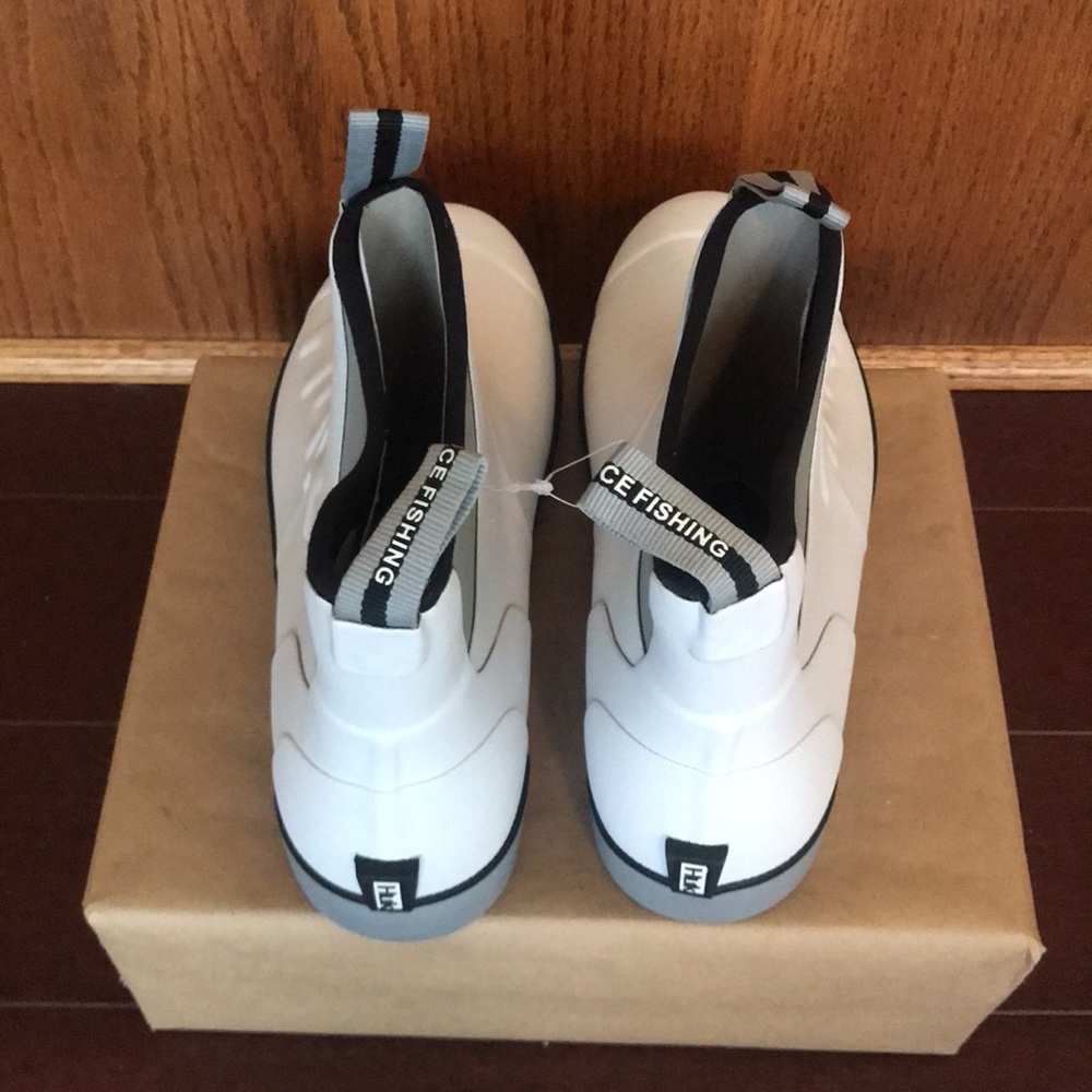 “NEW ARRIVALS” Brand-new HUK Rogue Wave boots, size 12, white big letters - Picture 4 of 7